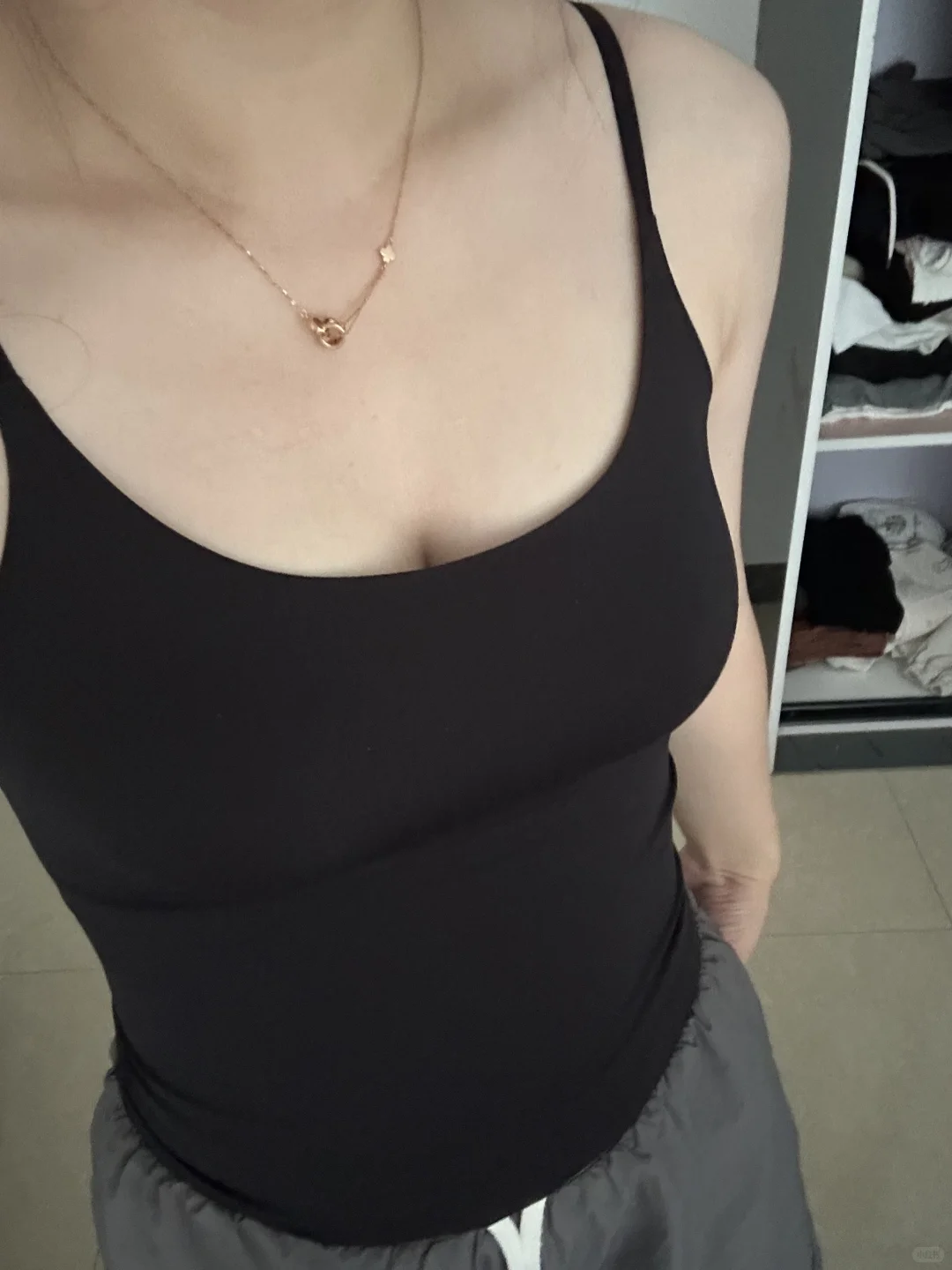 周白子 粉底液吊带