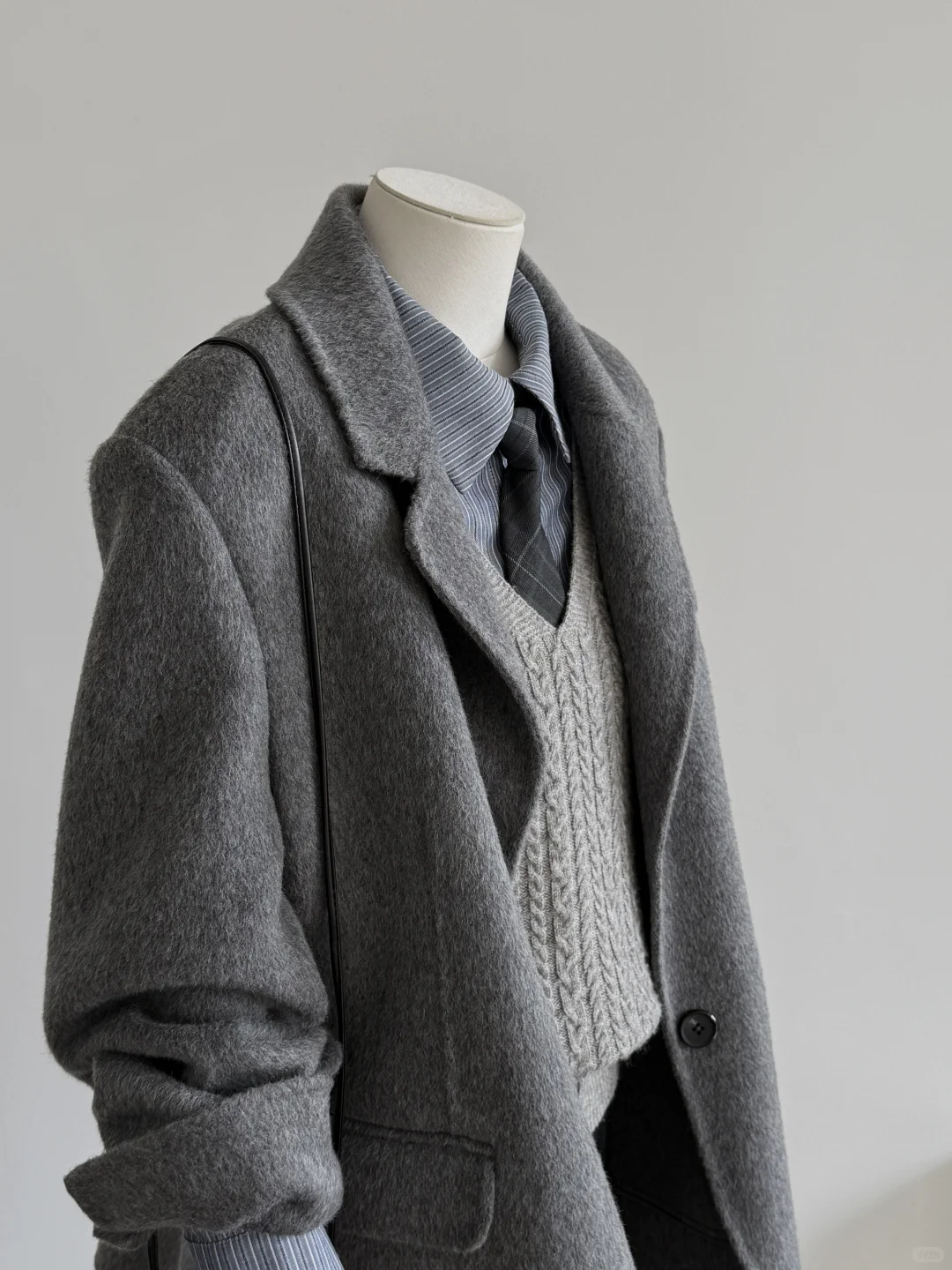 西服+黑裙|职场的松驰感酷帅时尚