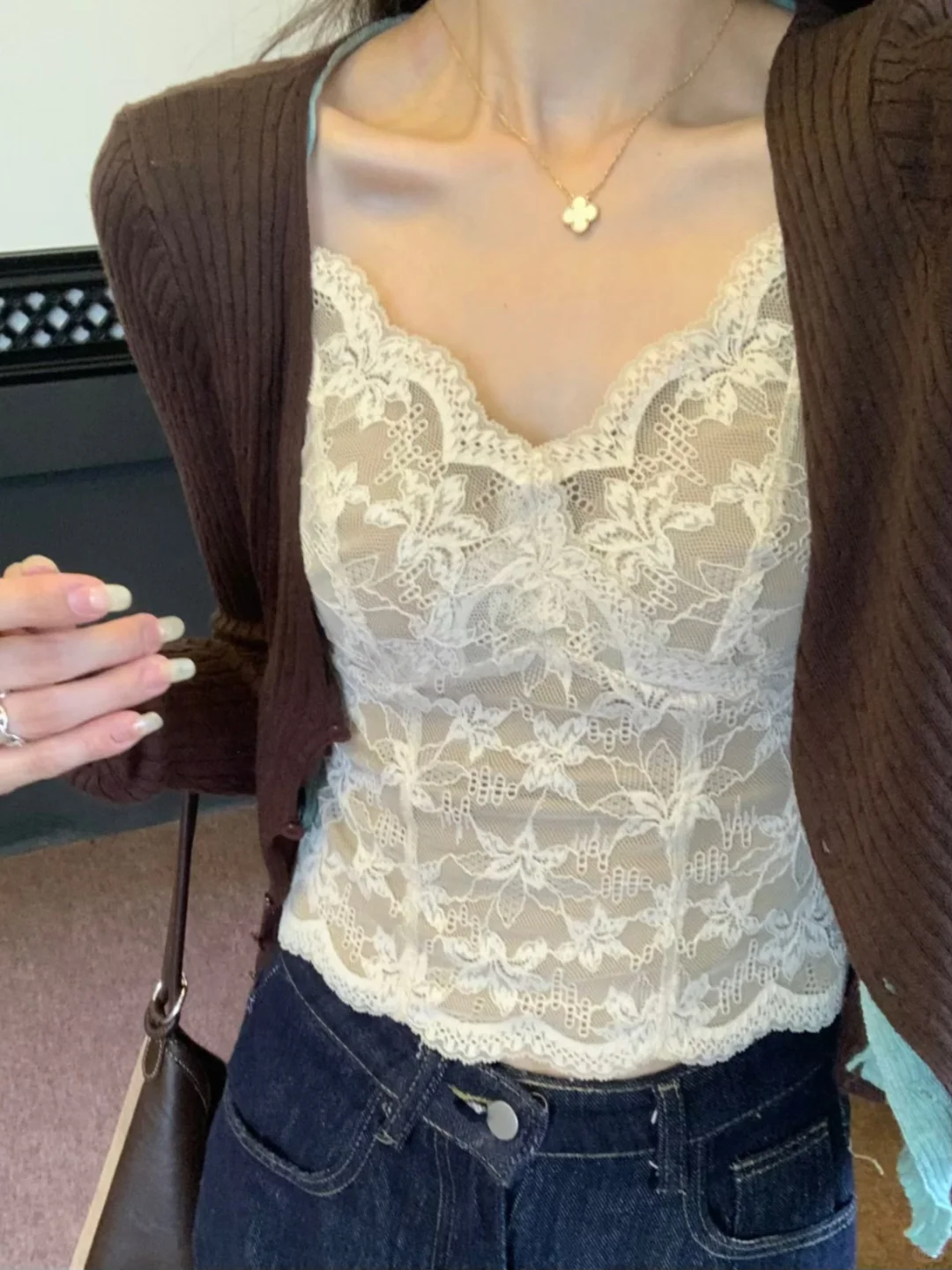 我宣布这件鱼骨吊带就是秋冬内搭的神。。。