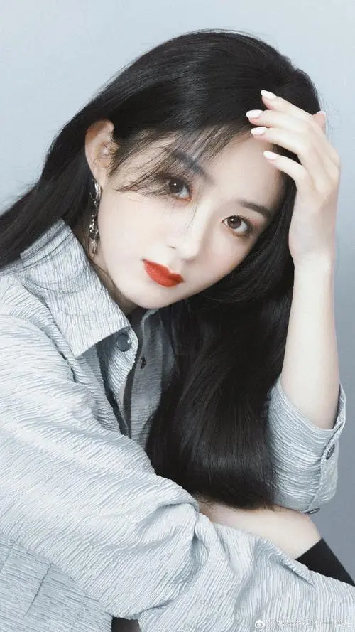 颖宝回眸一笑真是太清丽脱俗了