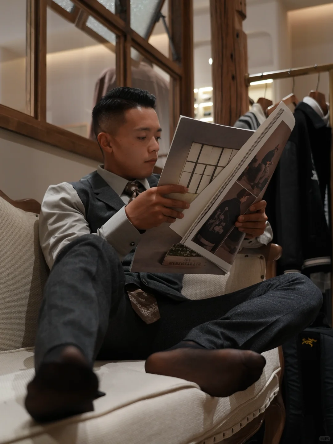 西装还是要配丝袜