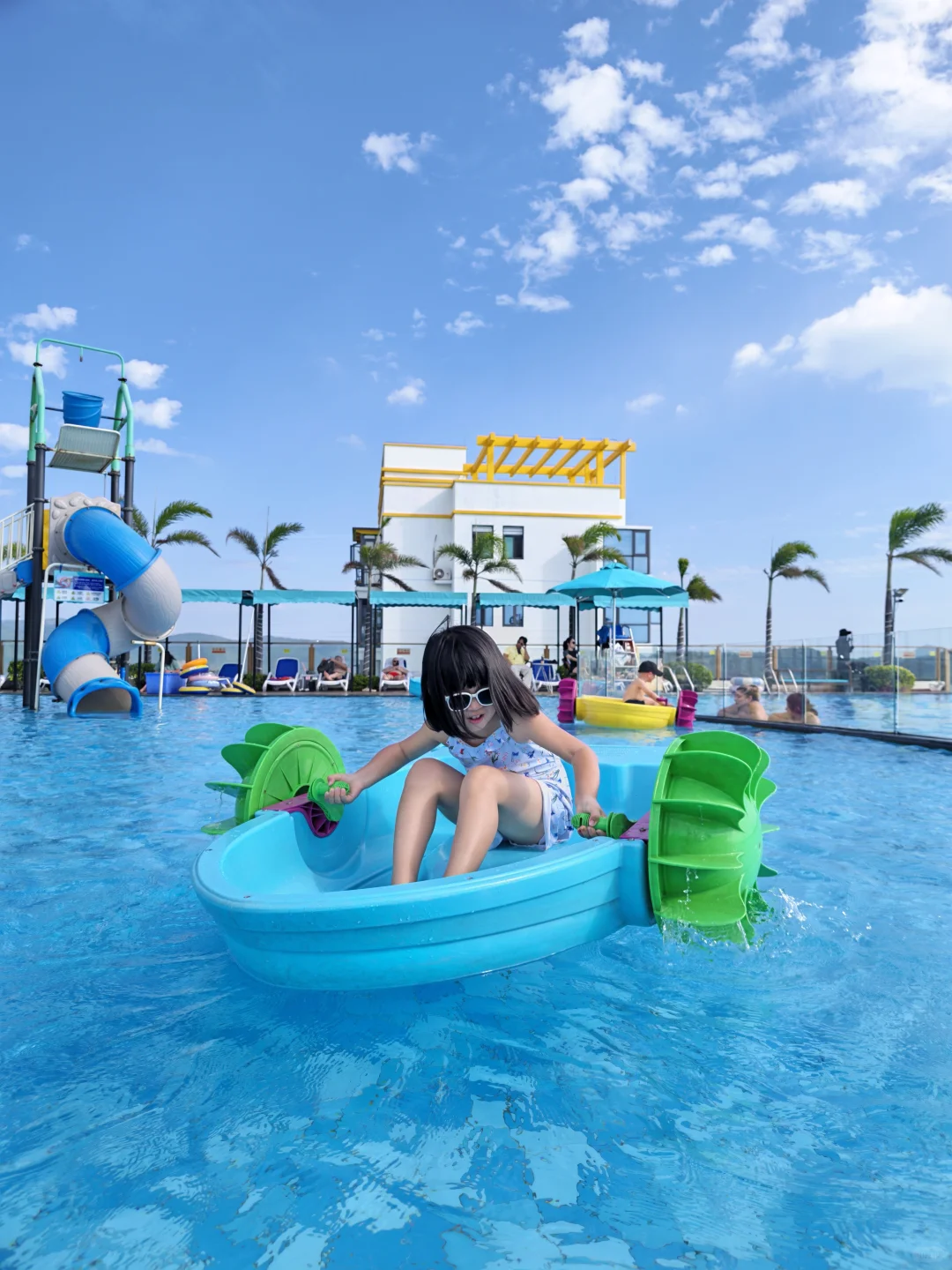 👙当泳装遇上阳光，快乐尽在不言中！