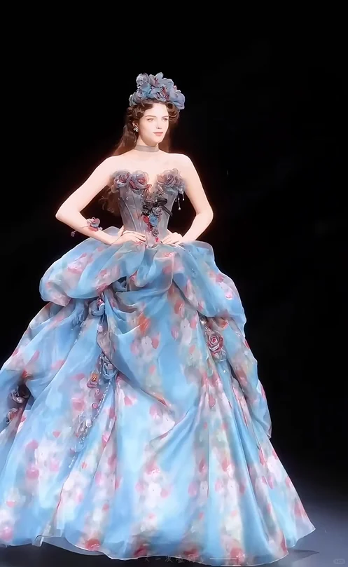 繁复 妖冶 轻灵 娇嫩，才是女人。