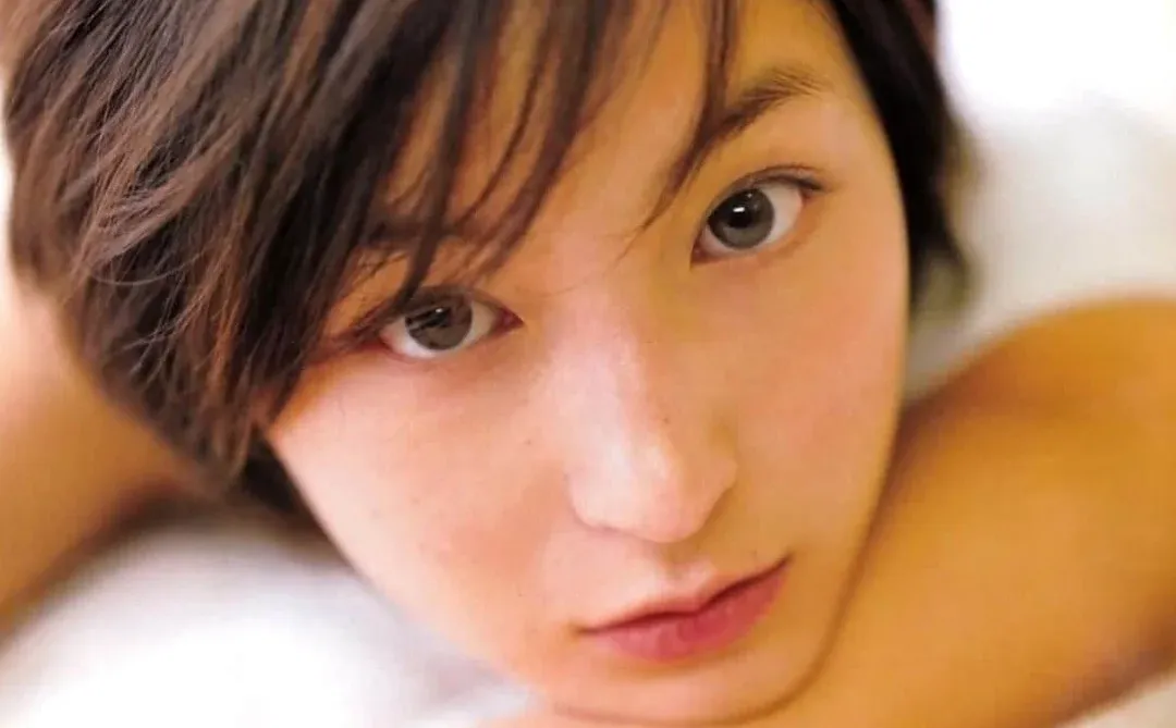 雌雄同体的偶像，90年代写真女神广末凉子