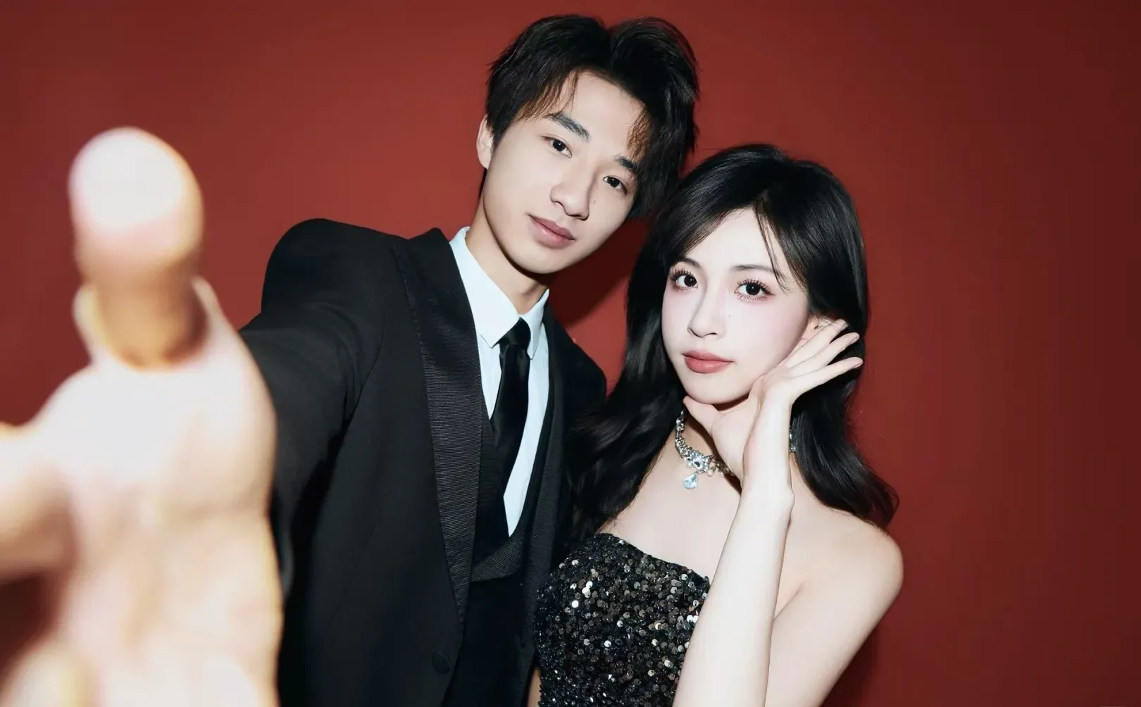 红毯女明星和她的保镖