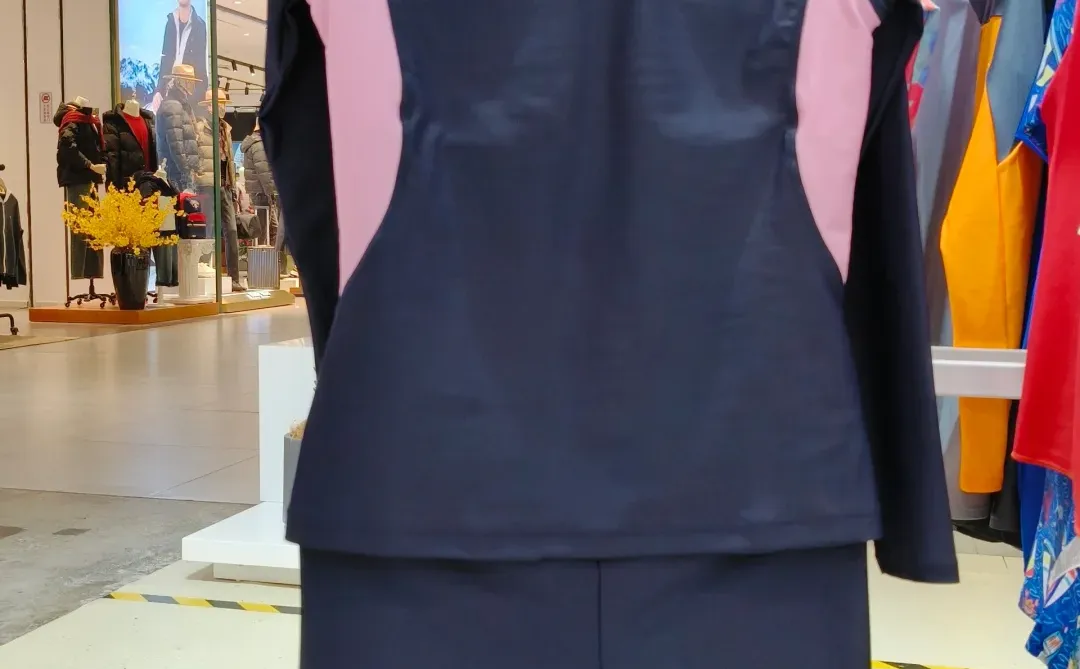 Speedo泳衣，夏日必备！🏊‍♀️