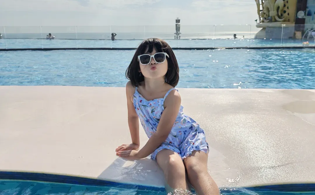 👙当泳装遇上阳光，快乐尽在不言中！