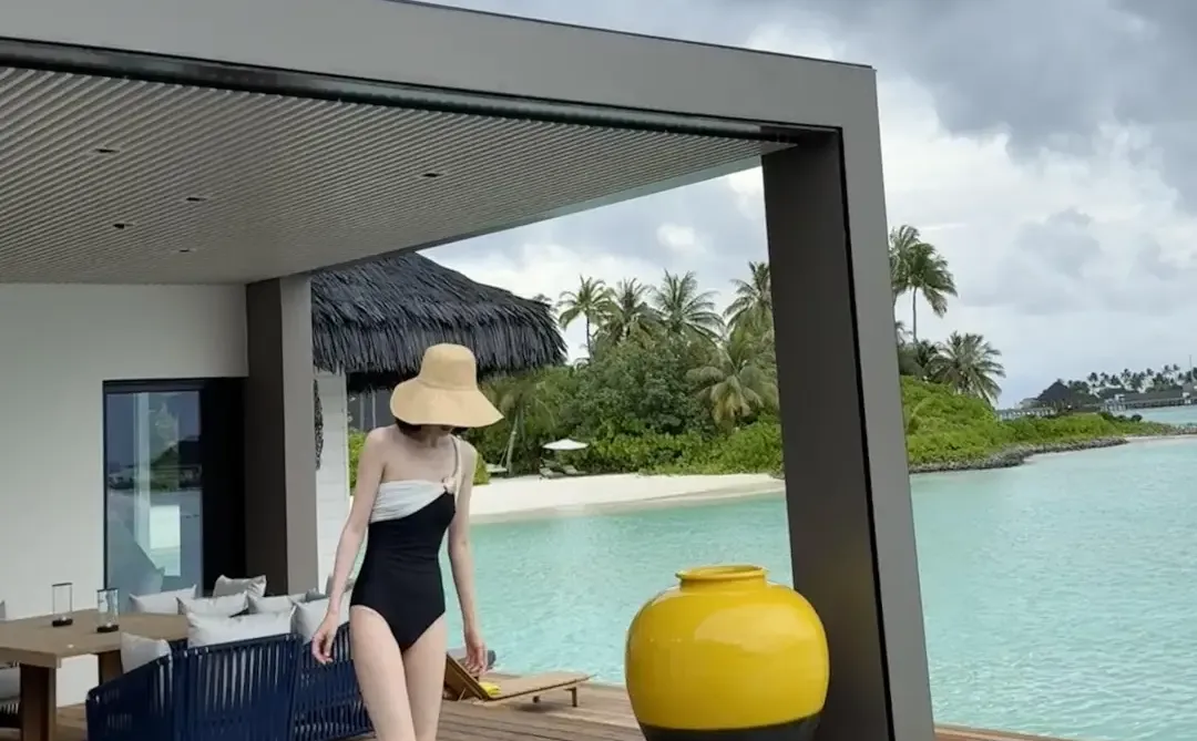 今天是泳衣的一天～～～