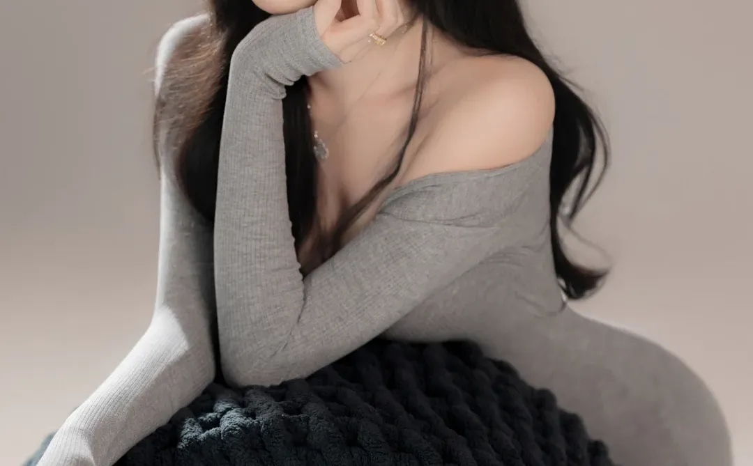 自带高级感的格雷系写真💥韩女纯欲感拿捏🫴