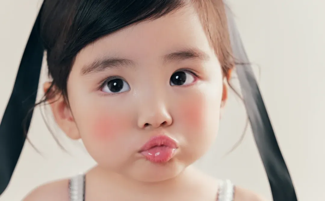 女鹅3岁生日照｜甜酷黑纱小公主👑