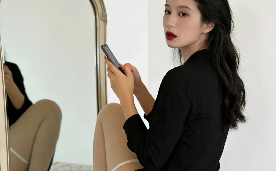 “纯欲滤镜”丝袜