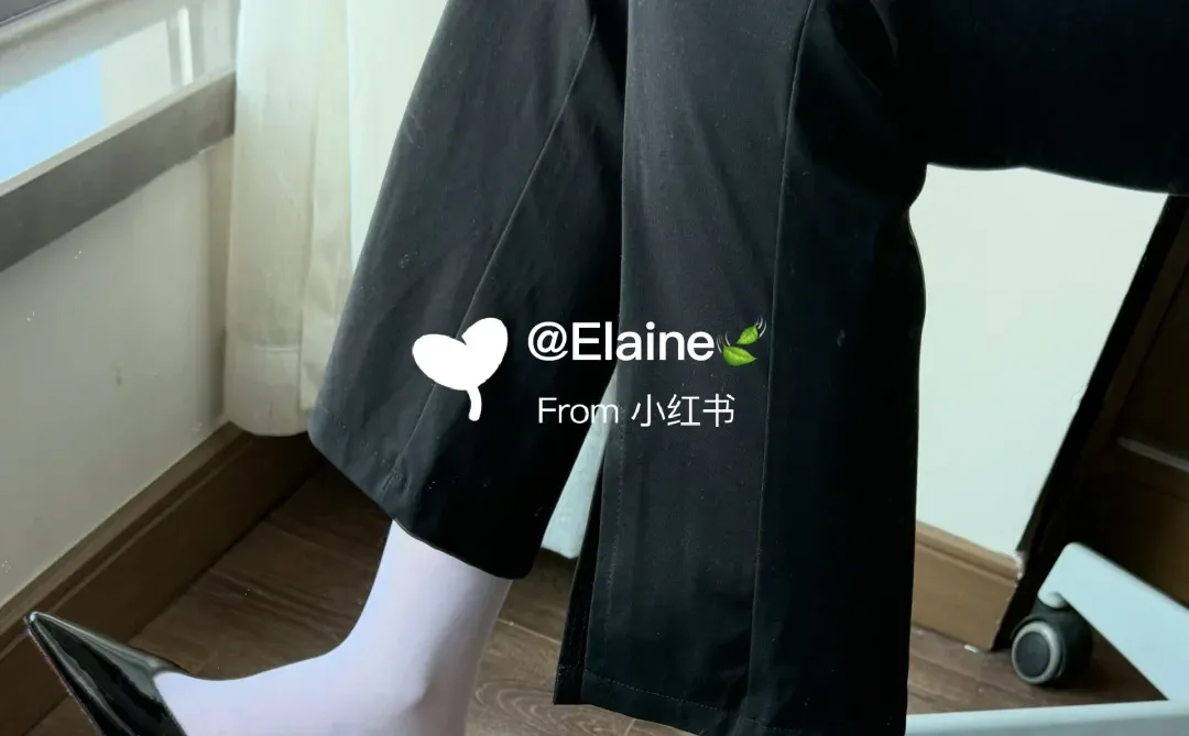 当我上班穿了白丝+红底鞋