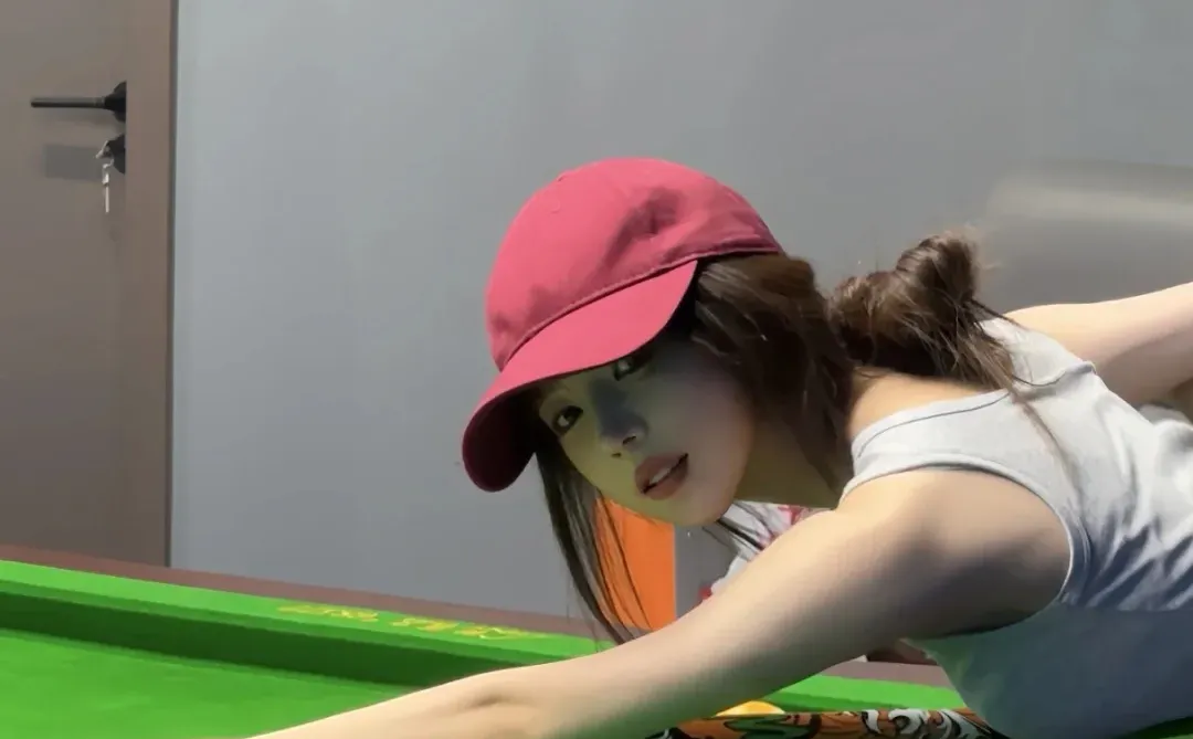 黑8台球美女壁纸