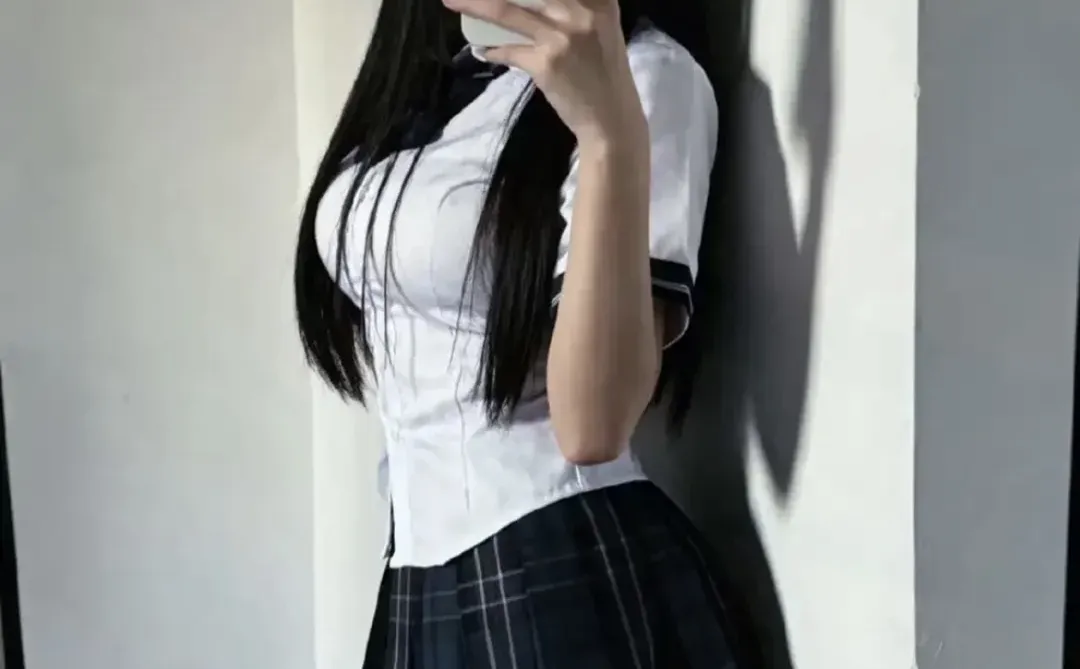 水手服+白袜=甜辣学妹buff叠满🎀