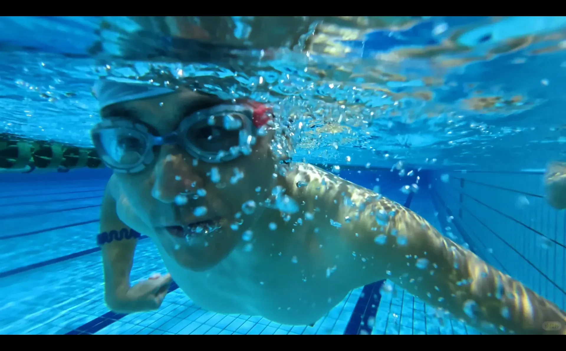 本课题组团建地点在泳池