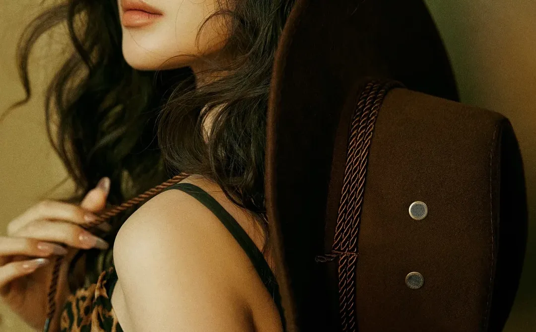 30岁，拍了一组姨味超浓的写真！野性十足🐆