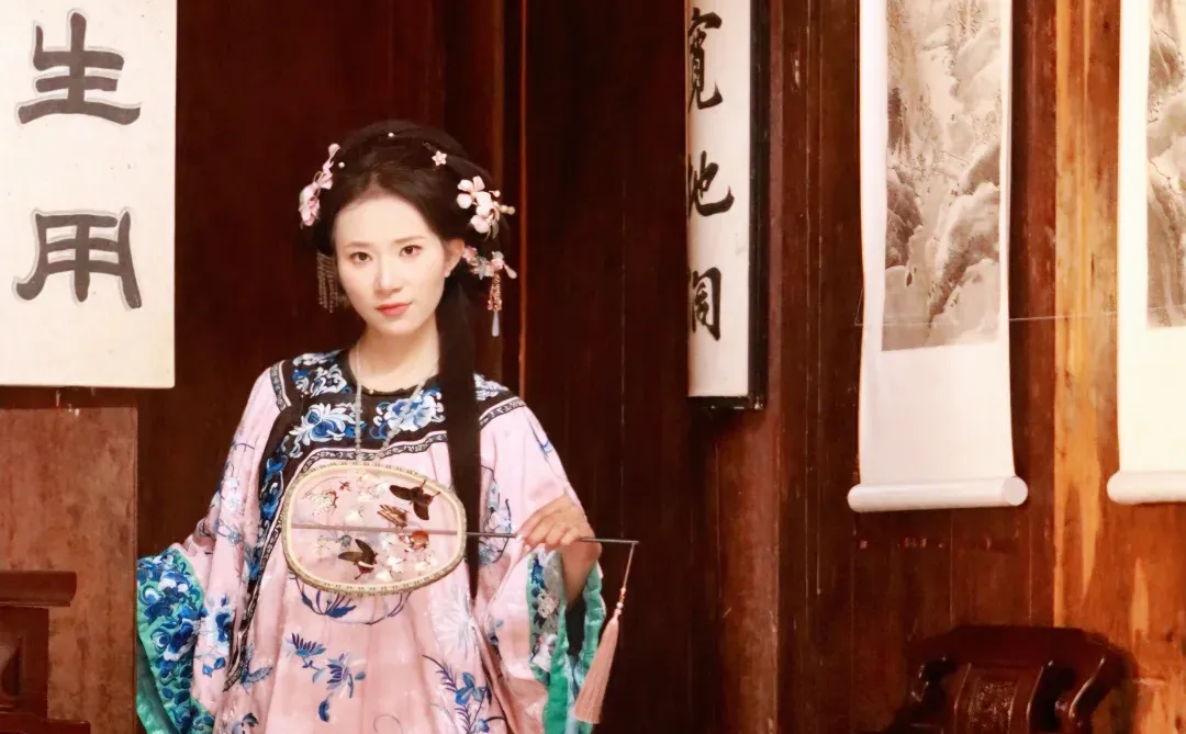 两个古装小姐姐，把我抓到了