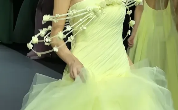 繁复 妖冶 轻灵 娇嫩，才是女人。