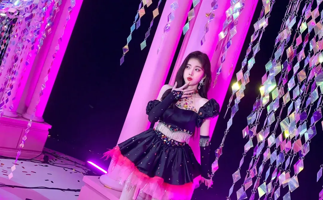 鞠婧祎🖤🤍黑丝➕白丝