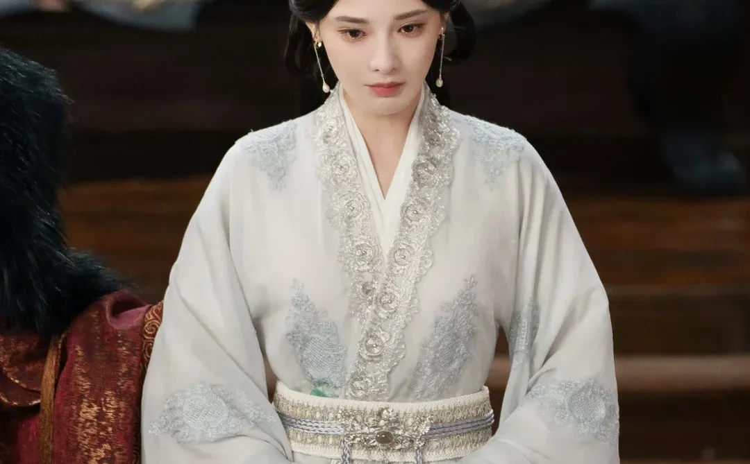 『凤凰台上』彭小苒妆造盘点