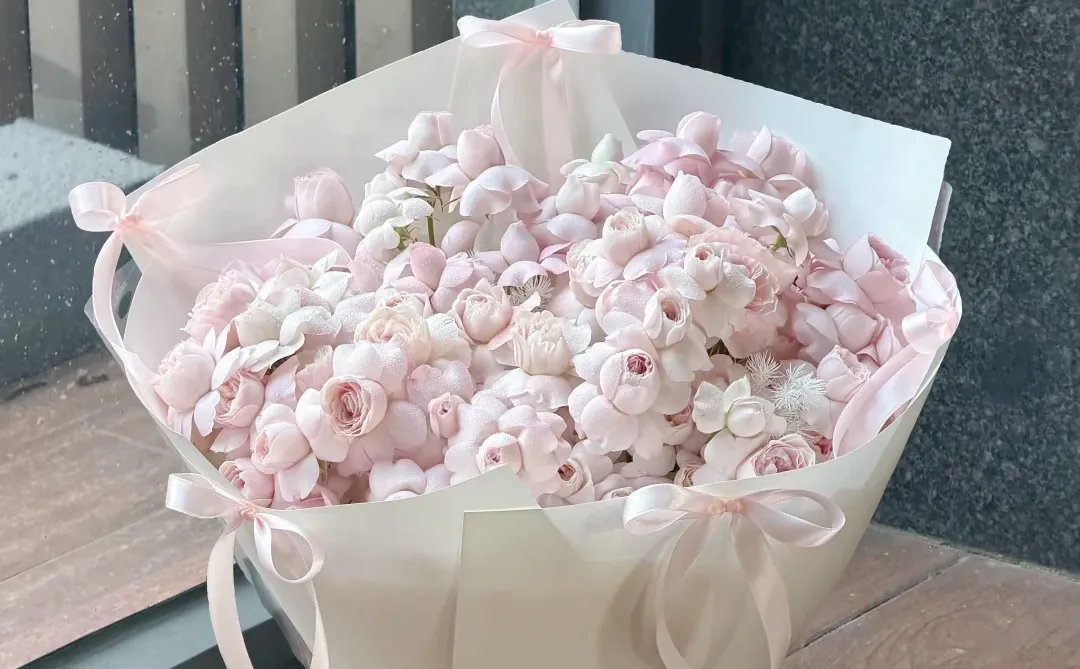 仙子之吻花束确实有一种娇嫩的千金感🤍