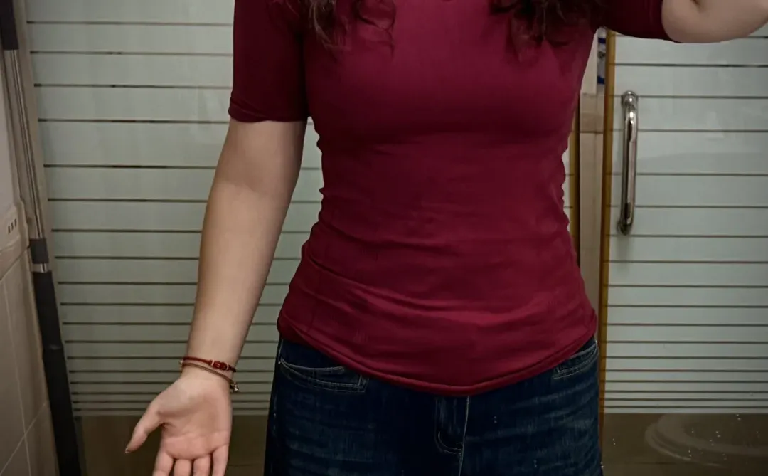 女孩子都去练肩练背！