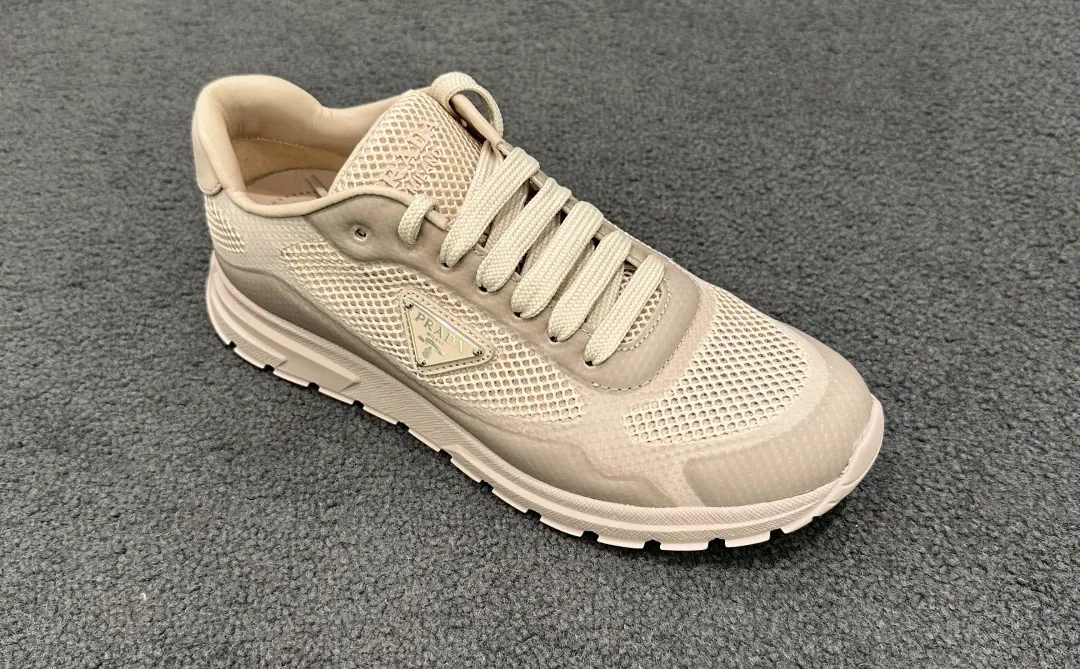 Prada～女款休闲运动鞋