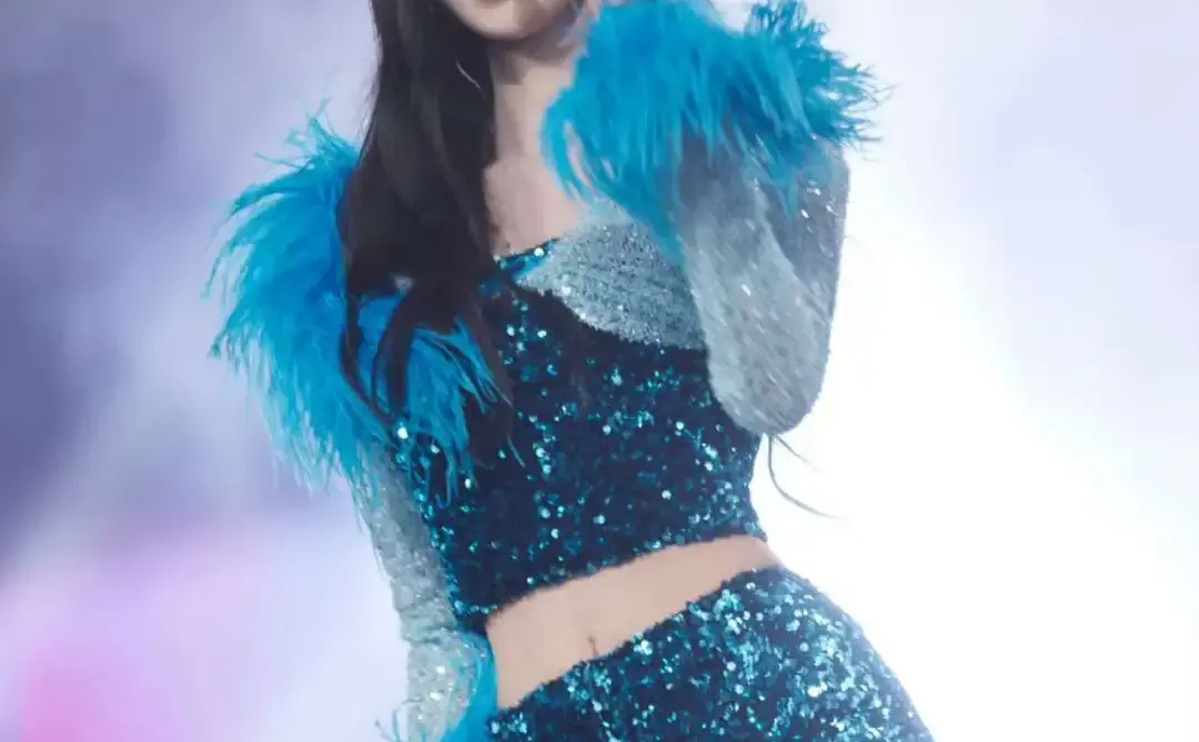 鞠婧祎 蚂蚁腰 漫画腿 窈窕曲线美到犯规