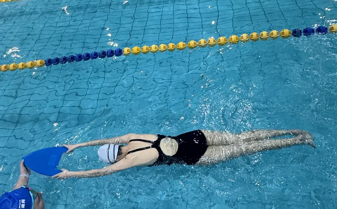 西安南稍门游泳女教练 一对一999