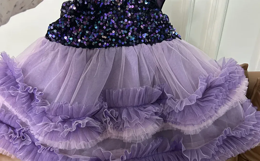 2岁女鹅的新年小裙子