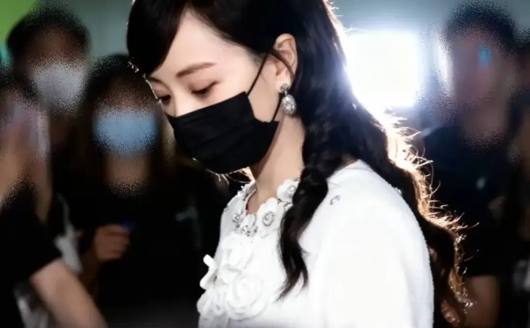 千金女贼杜小寒的原相机美貌！