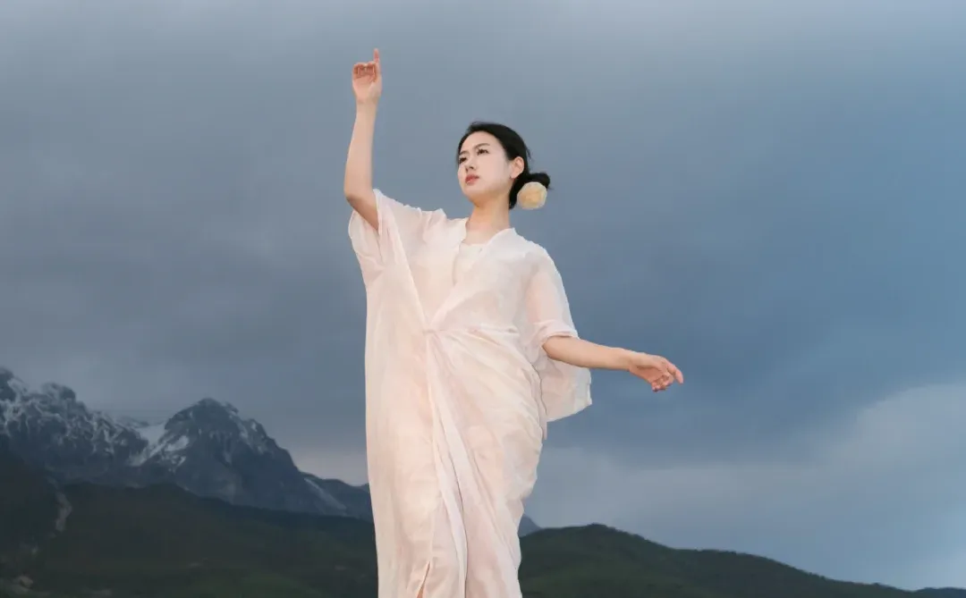 被朋友说是“仿佛神女下凡”(˵¯͒〰¯͒˵)