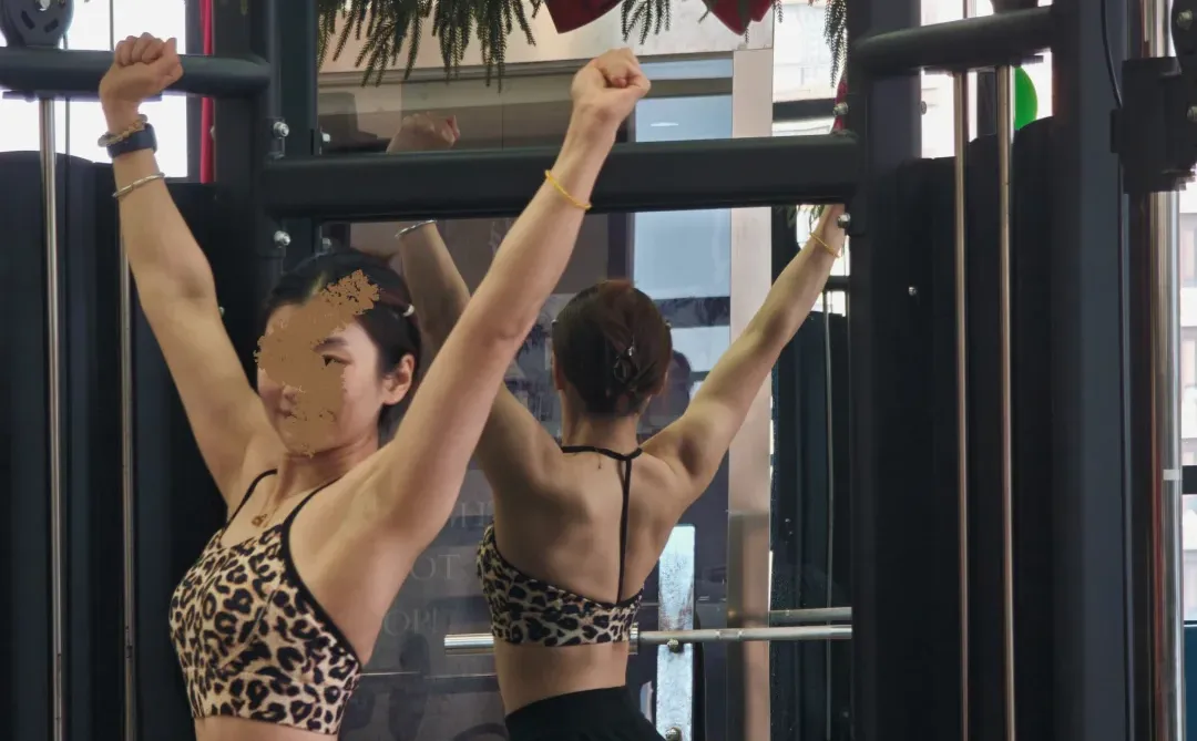 徐州女教练｜普拉提结合撸铁练出来的身材