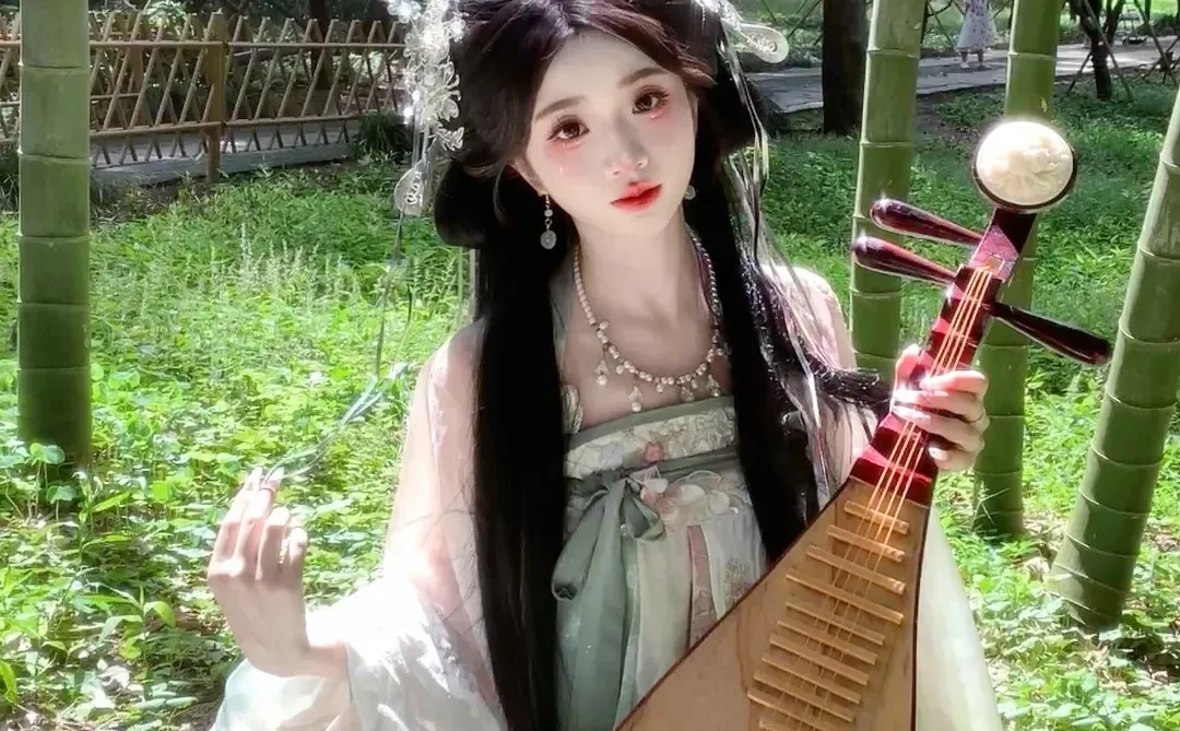 扬州269全包的清冷风妆造太美了（含披风