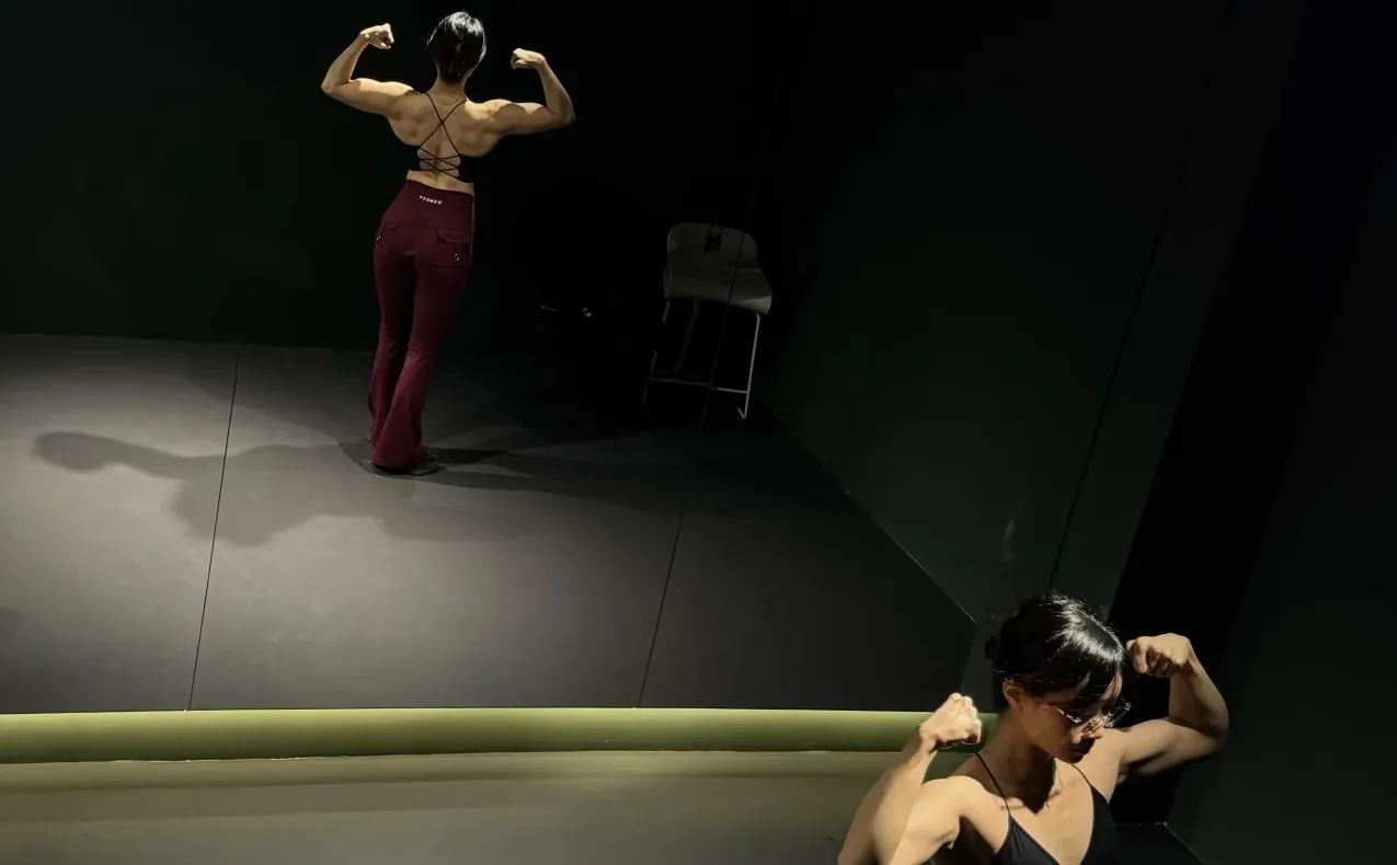 女教练背部训练打卡