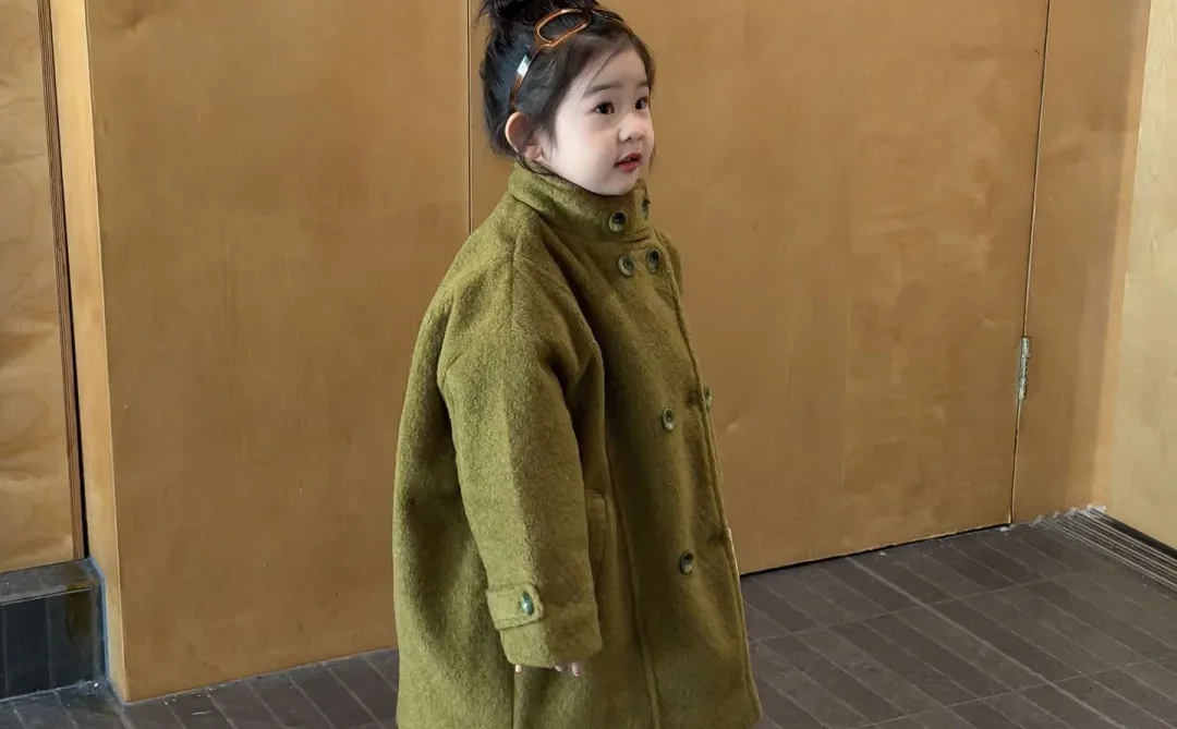 橄榄绿大衣｜女鹅的复古小大人穿搭🍂