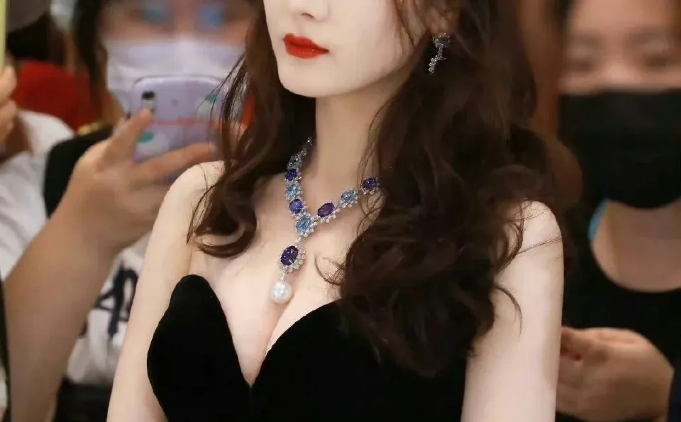 她的美，一眼万年！😍