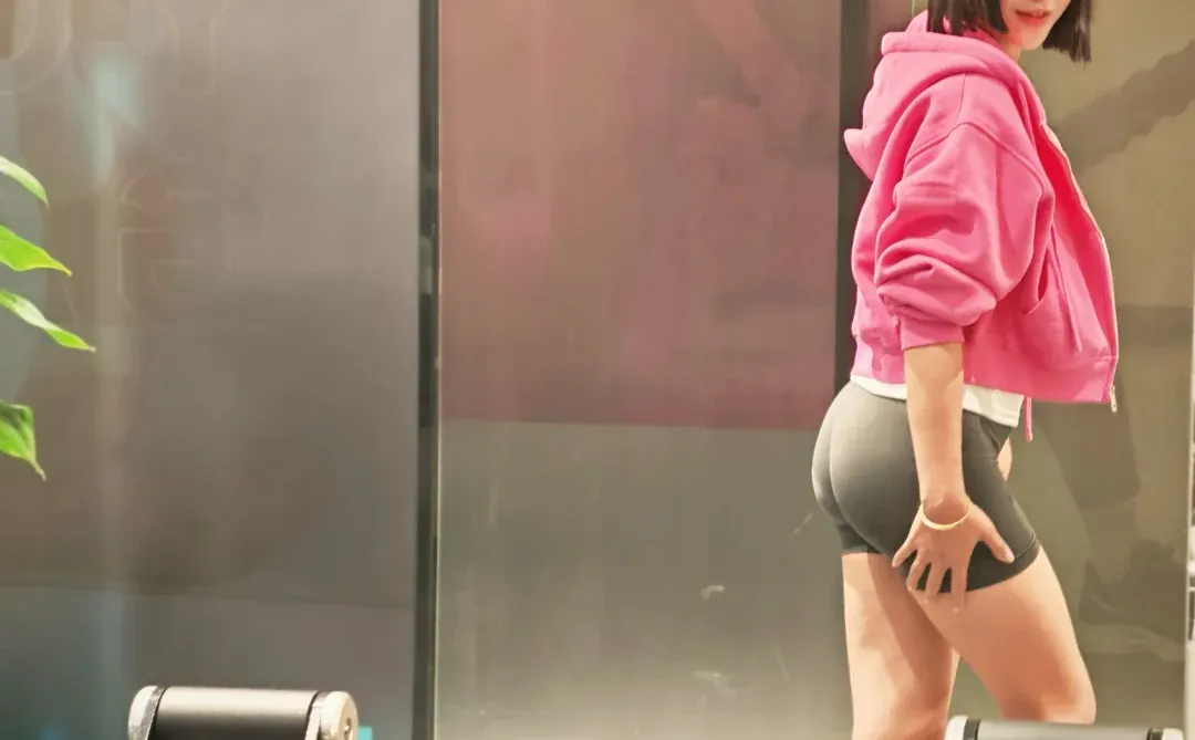 在健身房也要拍美照📸️