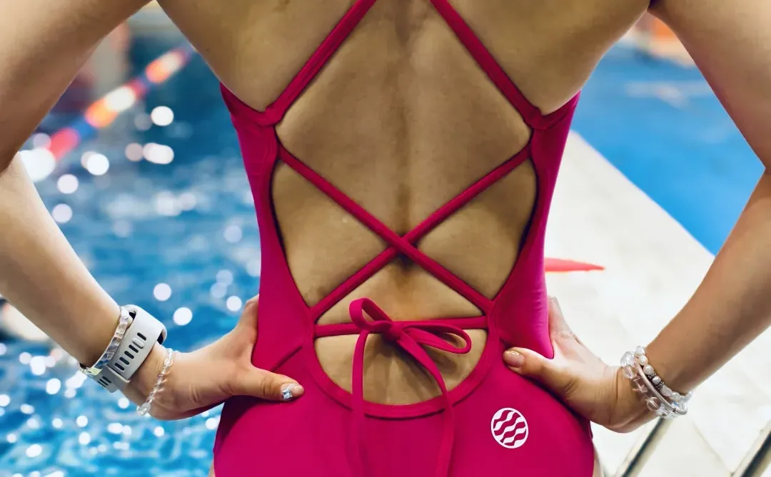 想看看游泳人的背🏊