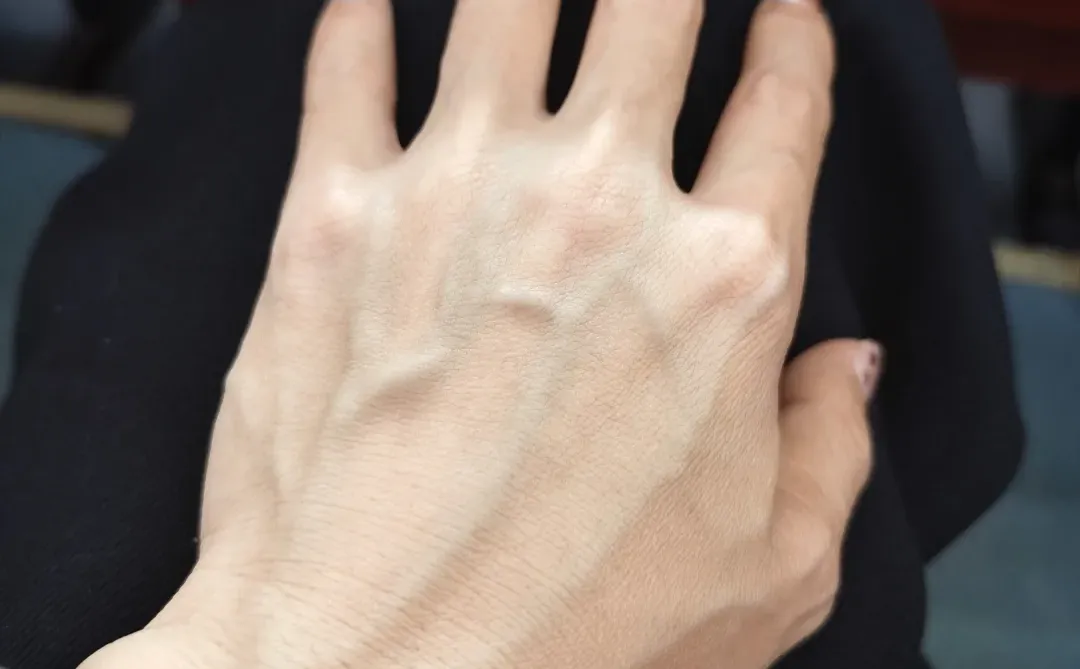 撸铁女孩的手都是什么样的