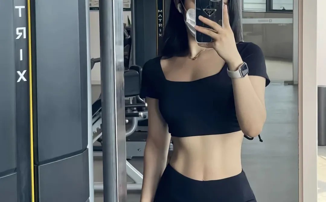 谁说女生撸铁会变金刚芭比