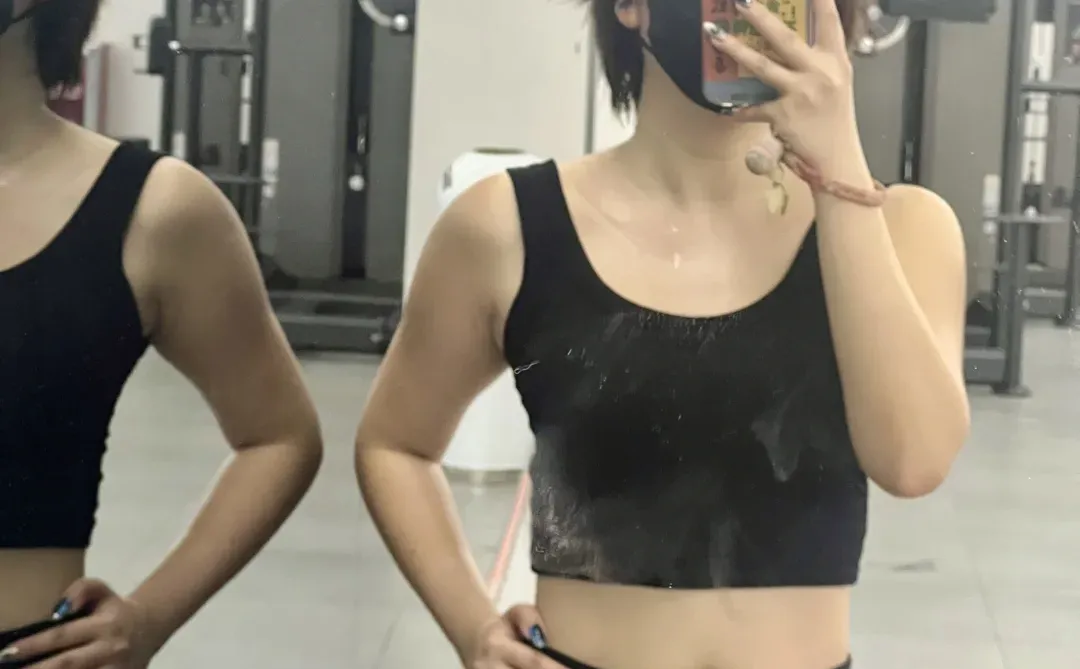 短发女孩👧🏻健身打卡💦