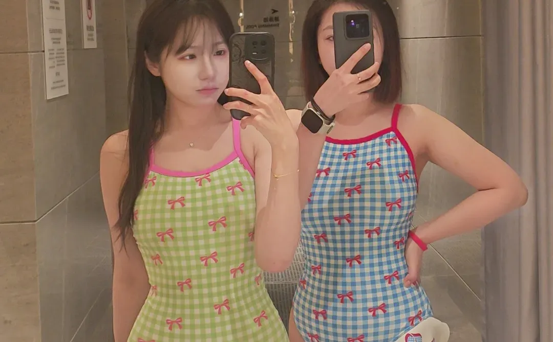 闺蜜游泳穿搭，默契满分👭