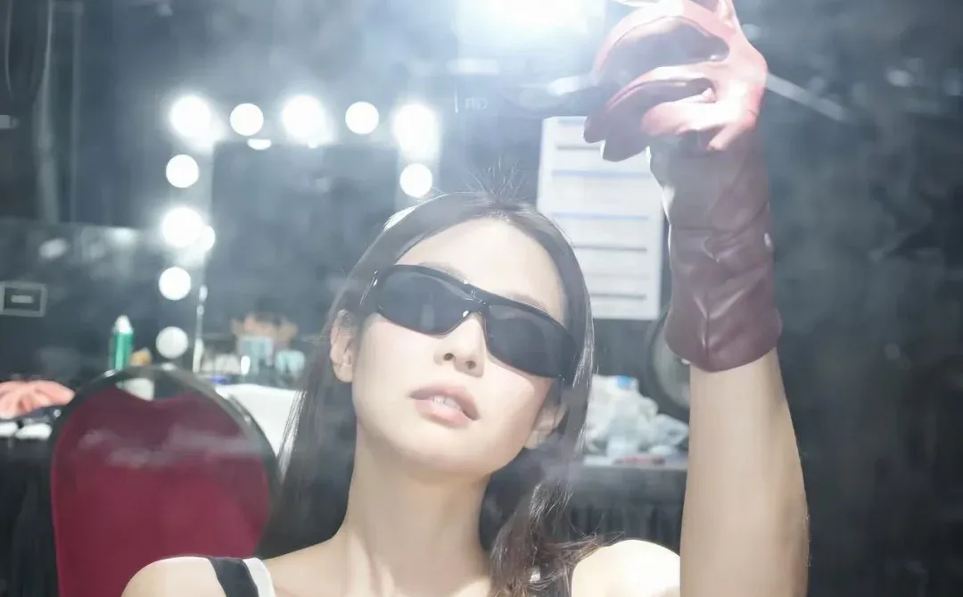 jennie这张当壁纸 太爽了！！！