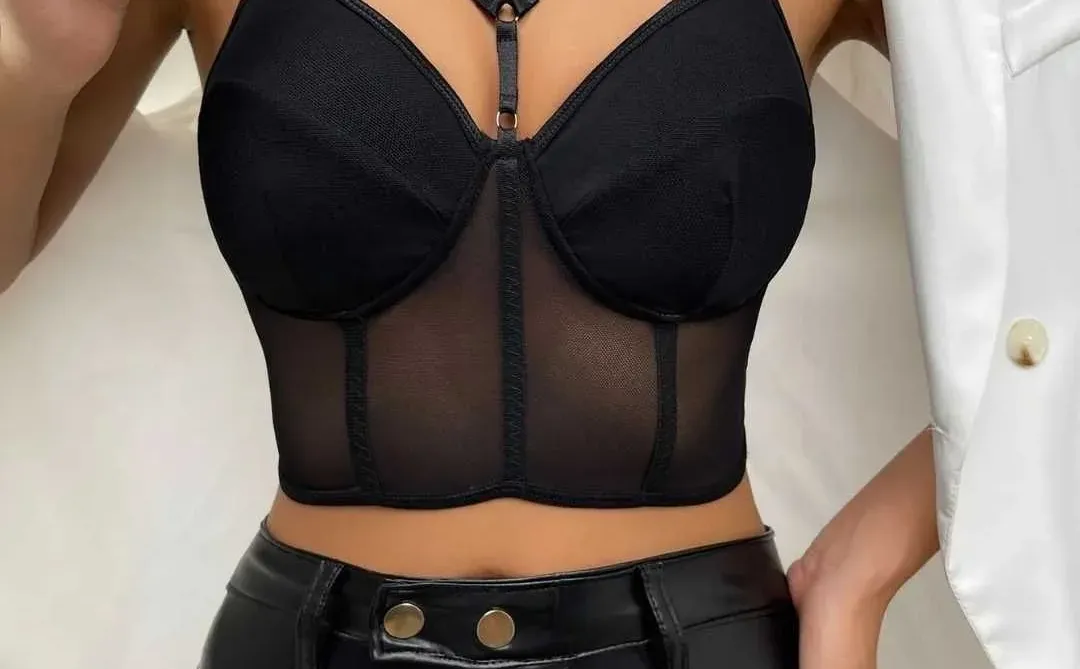 把“鱼骨”穿在西装里，是现代女性的浪漫