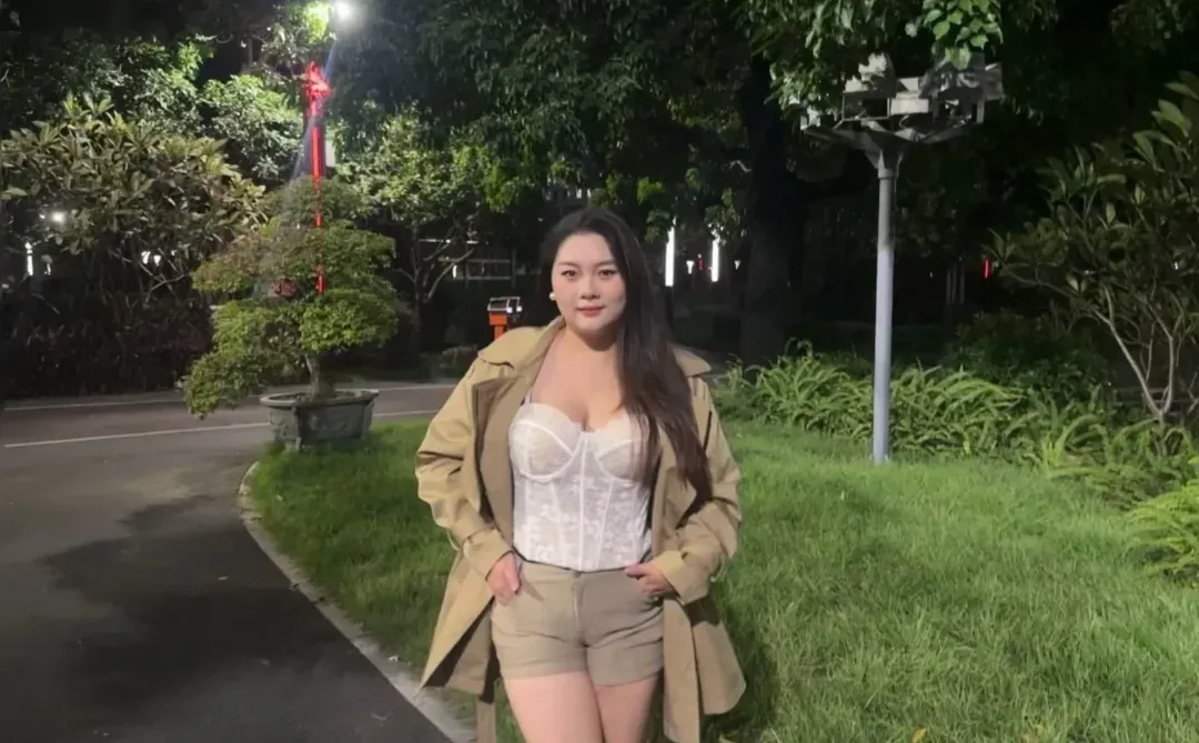 150斤❄️白蕾丝live直出～