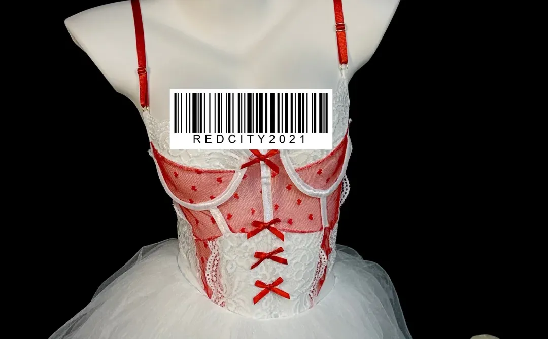 万圣这样穿好美🩸红色也太显白了！！