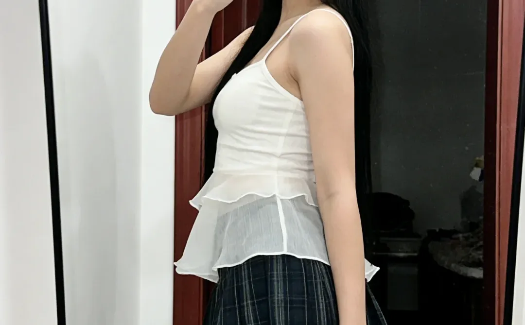 今日份氛围感自拍，短裙就得穿丝袜🎗️