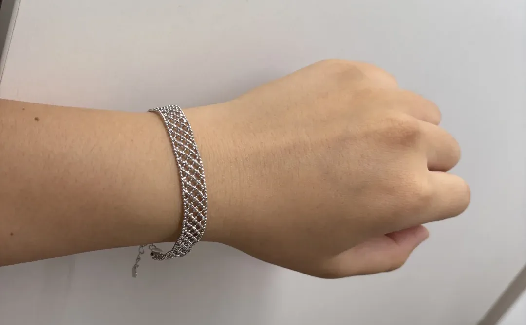 好消息，我不信邪又买了一条蕾丝手链