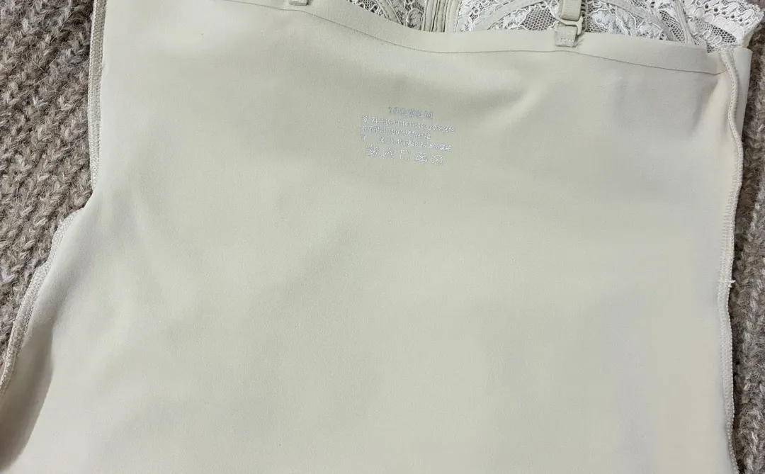 谁懂啊！这件蕾丝鱼骨吊带美到我心巴上了‼️